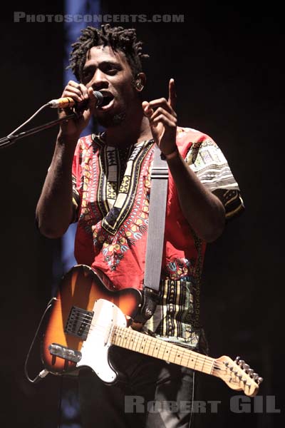 BLOC PARTY - 2009-08-28 - SAINT CLOUD - Domaine National - Scene de la Cascade - Rowland Kelechukwu Okereke